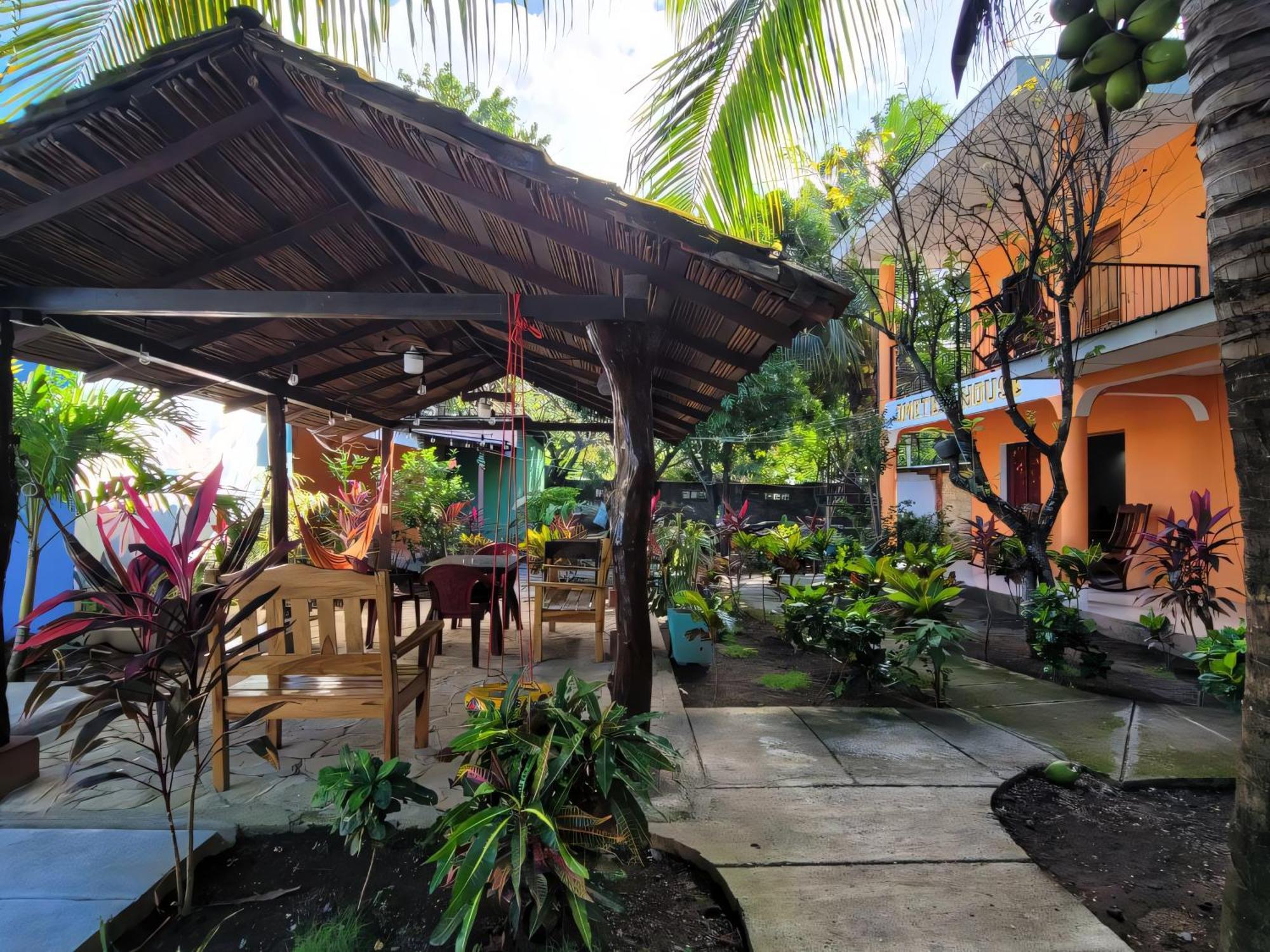 Bed and Breakfast Ometepe House Мойогальпа Экстерьер фото