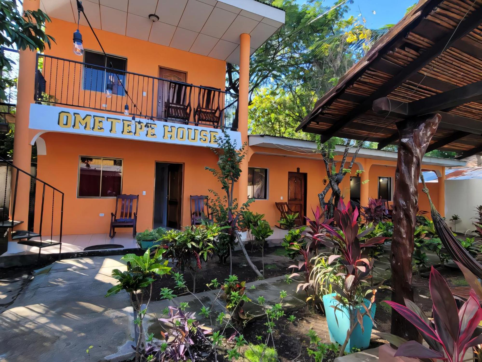 Bed and Breakfast Ometepe House Мойогальпа Экстерьер фото